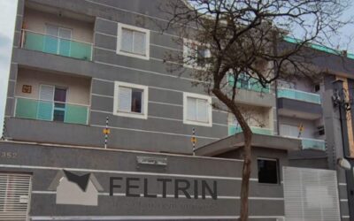 🏡Espaço, conforto e lazer e uma vista espetacular – tudo isso a poucos passos do verde!🏡